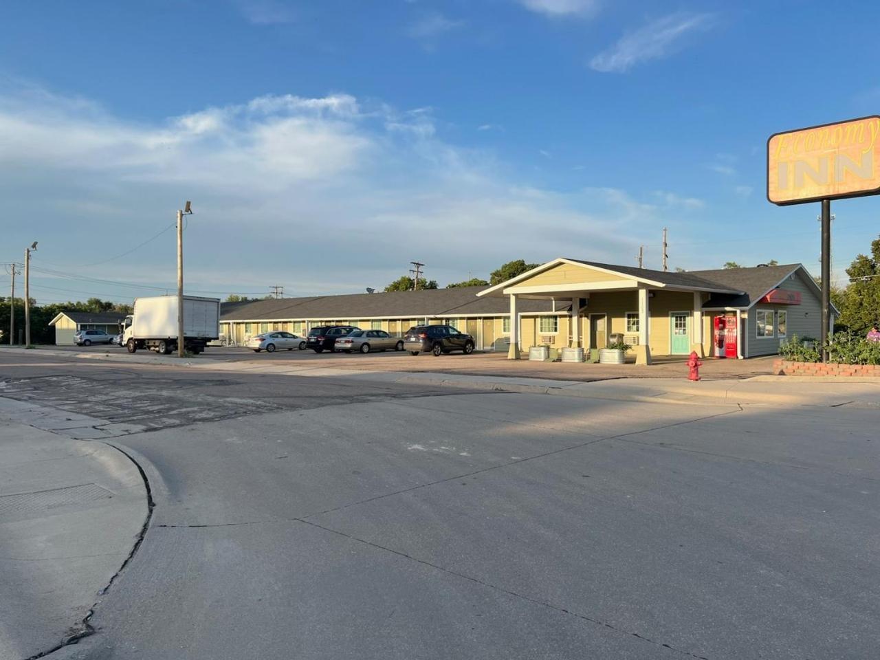 Economy Inn Mccook Kültér fotó