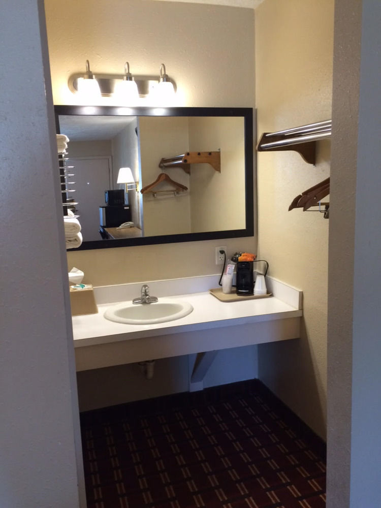 Economy Inn Mccook Kültér fotó
