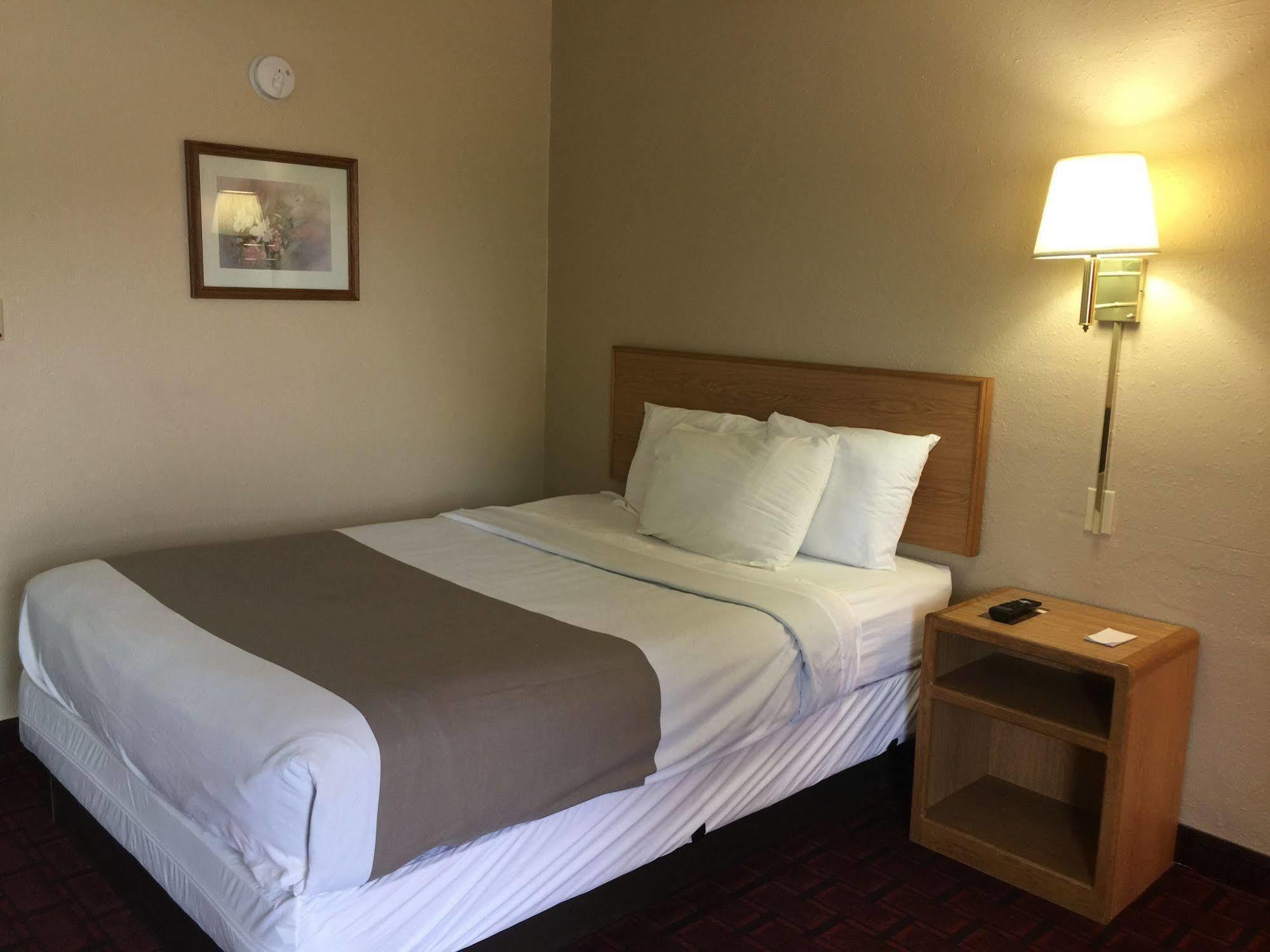 Economy Inn Mccook Kültér fotó